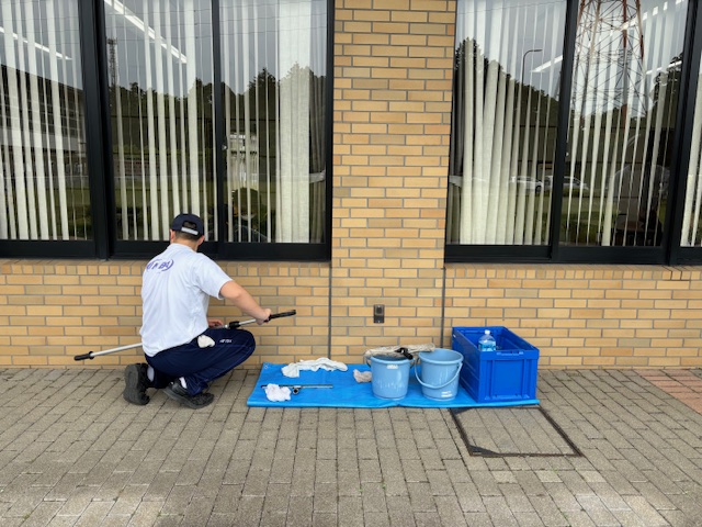さくら分校　窓ガラス清掃その1