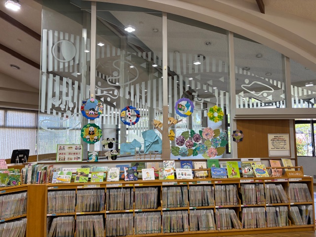 児童テーマ展示「おそとだいすき！」